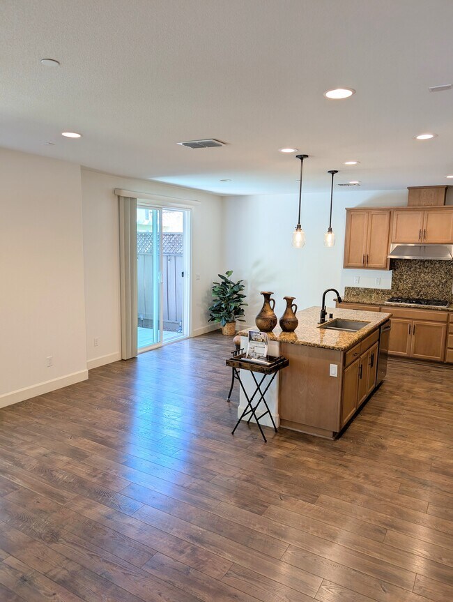 Building Photo - 15925 Piazza Way