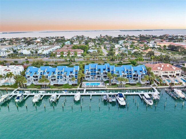 Building Photo - 910 Pinellas Bayway S