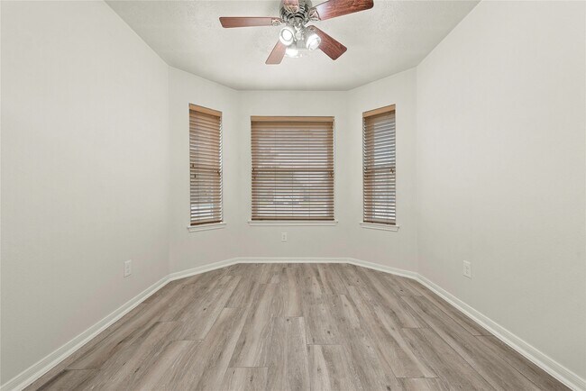 Building Photo - 5425 Yale Dr