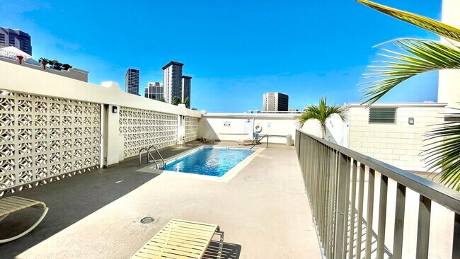 Building Photo - FULLY FURNISHED STUDIO IN KING MANOR! CLOS...