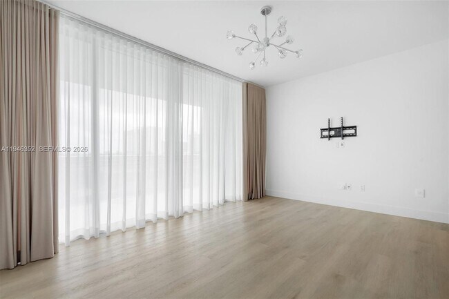 Building Photo - 2950 NE 188th St