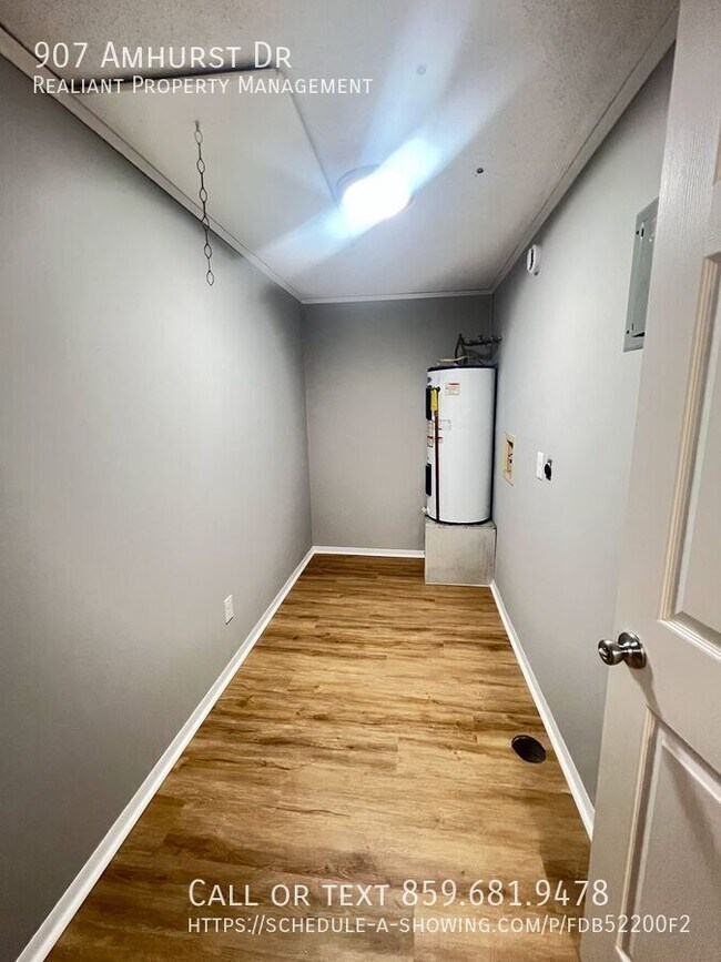 Building Photo - 907 Amhurst Dr