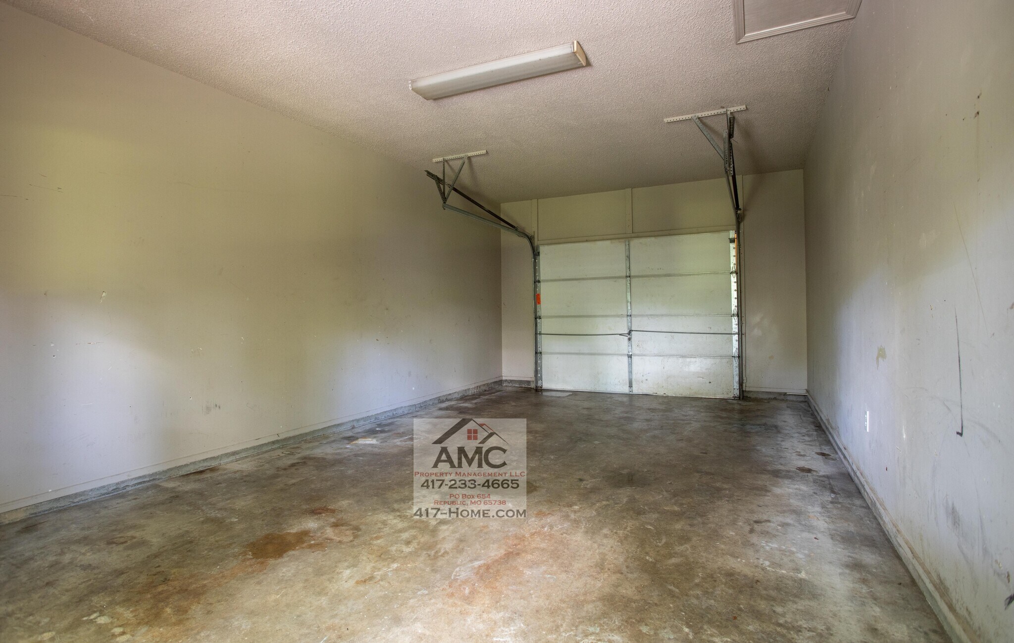 Building Photo - 1008 S Oak Ridge Dr