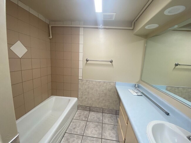 Building Photo - Hildale Apartment Utilities Included