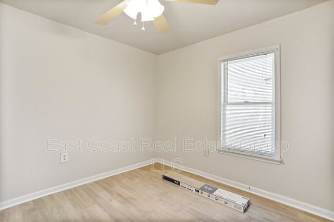 Building Photo - 118 S Locust St
