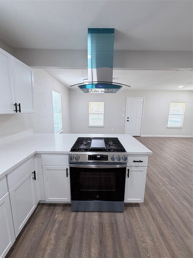 Building Photo - 2915 Creston Dr