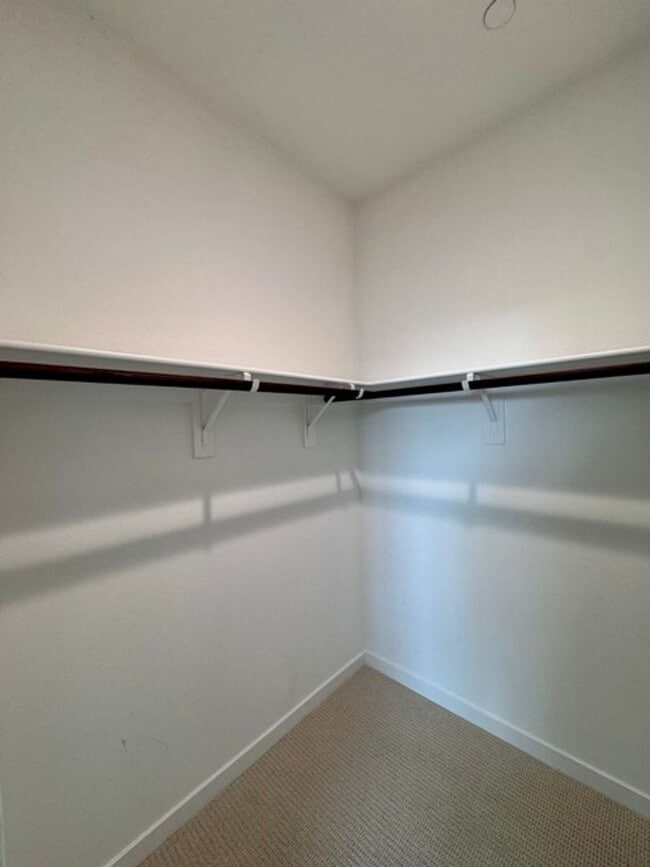 Building Photo - Spacious 4 Bedroom Home for Lease in Winch...
