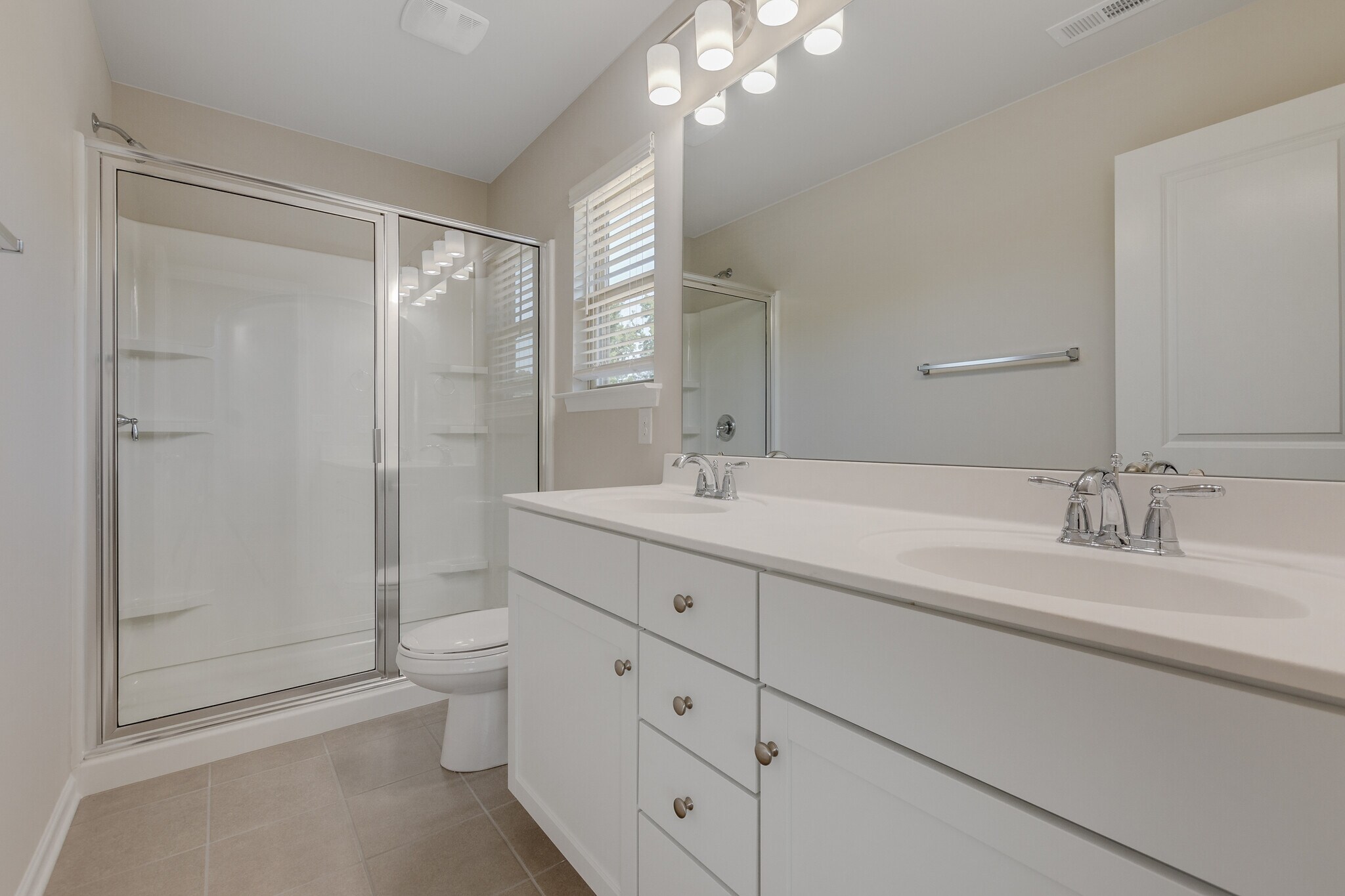 Master bathroom - 7450 O Hara St