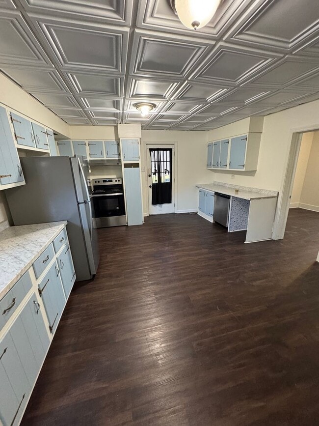 Building Photo - 3 Bedroom 1.5 Bath in Natrona Heights!