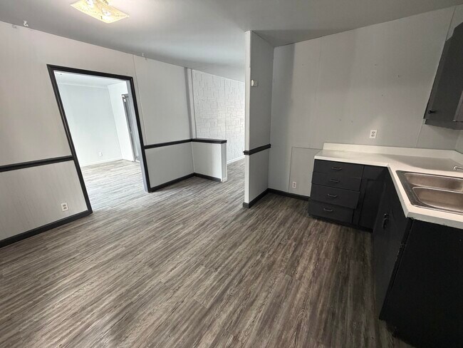 Building Photo - 1606 Glenview-