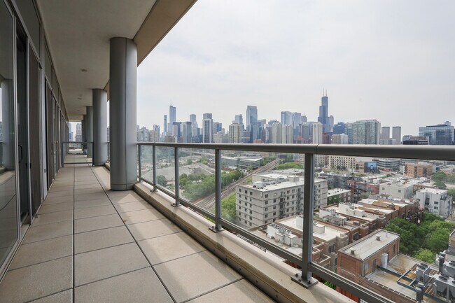 Building Photo - 910 W Huron St