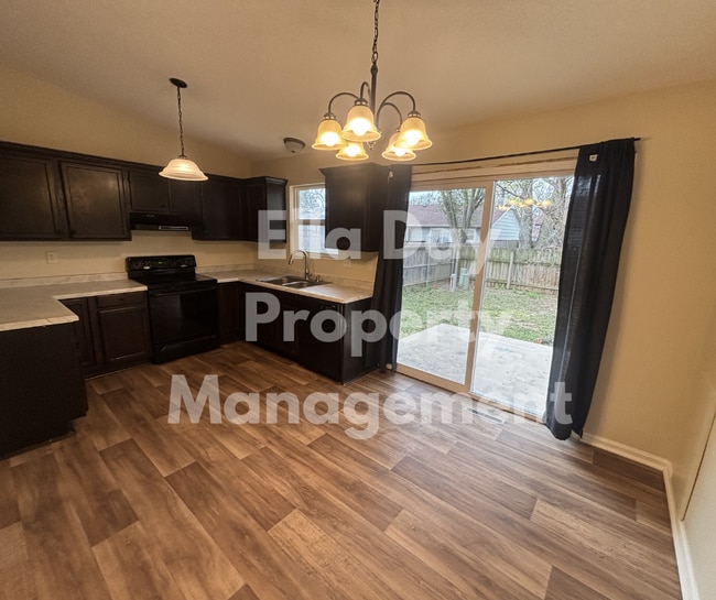 Building Photo - 8605 W 15th St N