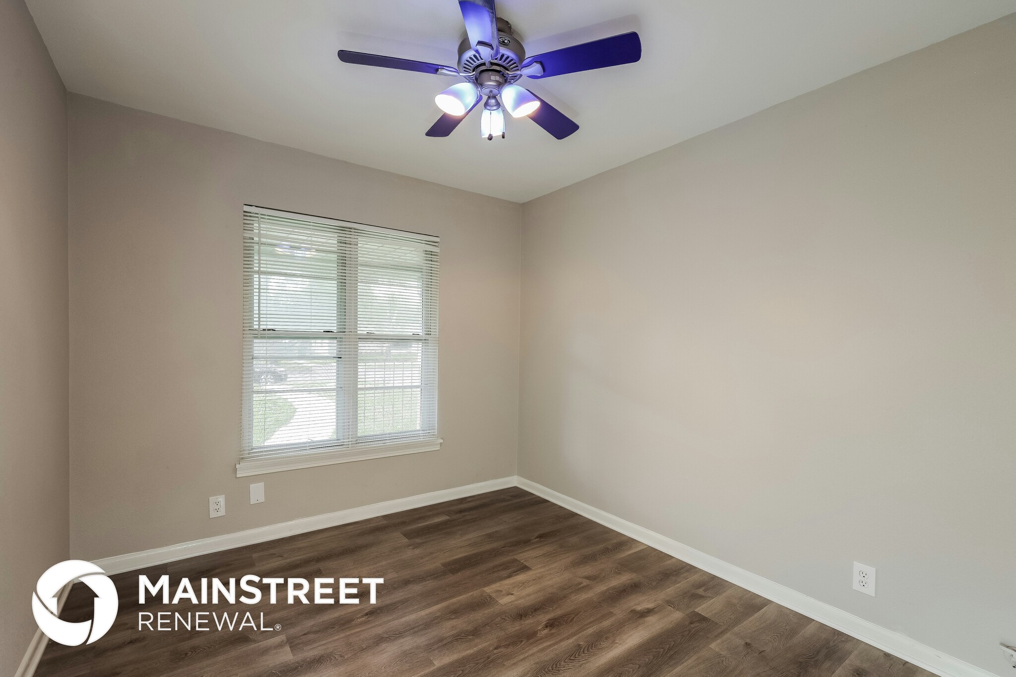 Building Photo - 351 E Amber St