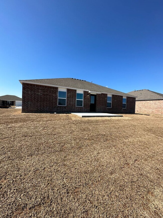Building Photo - *Pre-leasing* Four Bedroom | Two Bath Home...