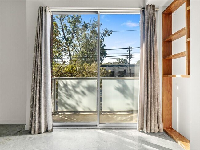Building Photo - 620 Glen Iris Dr NE
