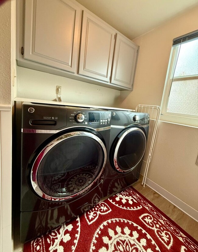 Building Photo - Charming 3 Bedroom Split-Level Home with Multiple Living Rooms & Spacious Back Yard