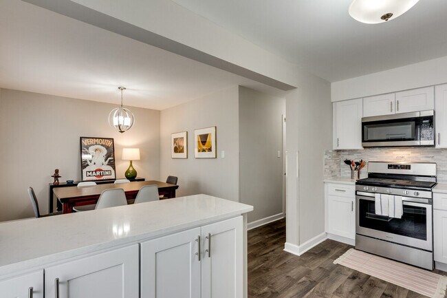 Building Photo - 226 S Hoyne Ave