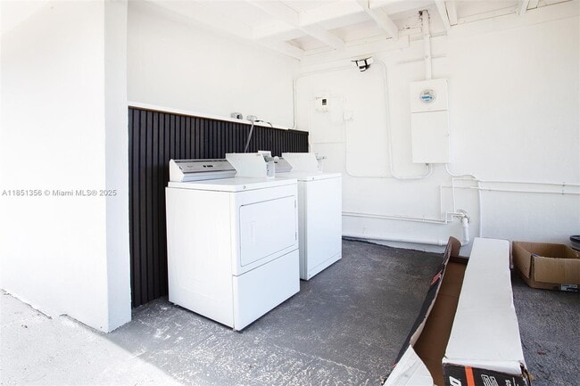 Building Photo - 1528 NE 145th St
