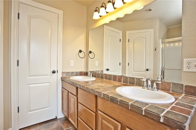 Building Photo - 4095 W Spring House Dr