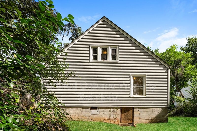 Building Photo - 518 W 20th St