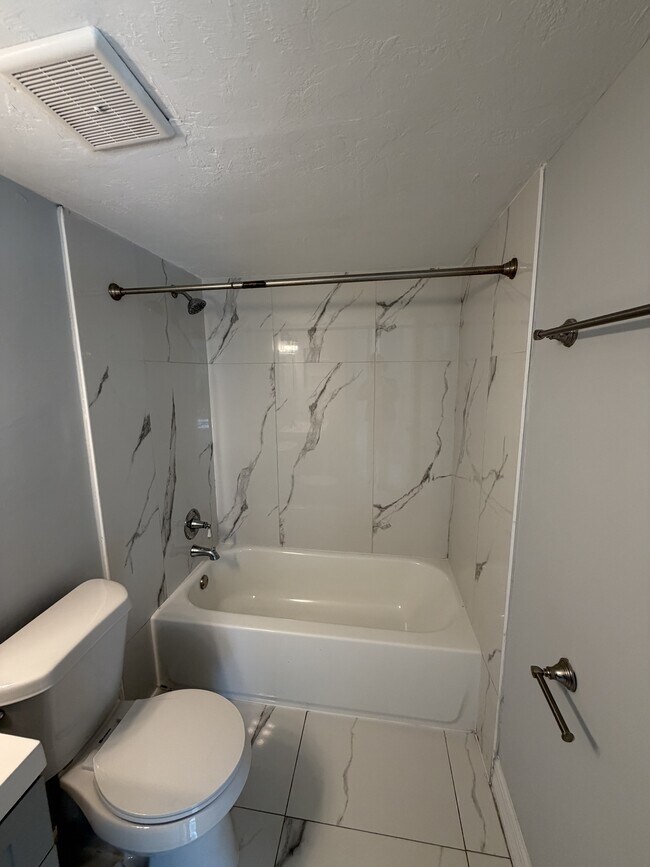 Building Photo - 10280 Carolina St