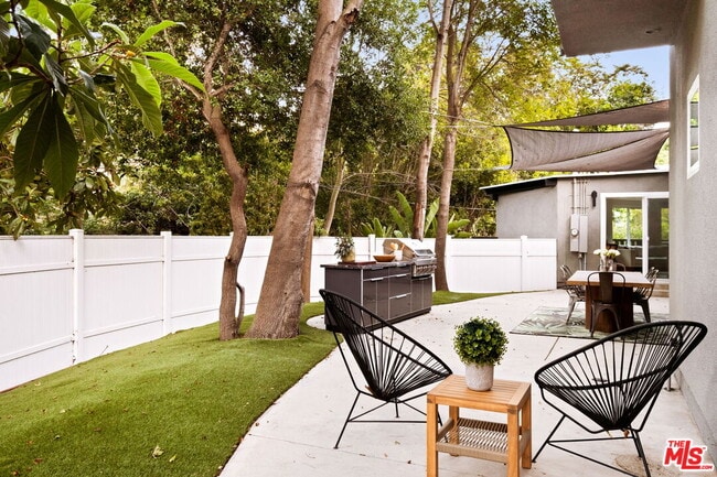 Building Photo - 2701 Jalmia Dr