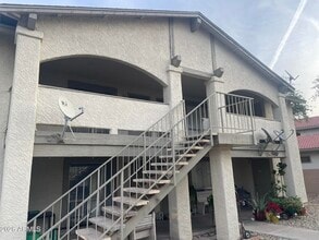 Building Photo - 465 W Ivyglen St