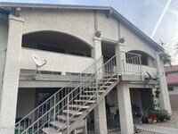 Building Photo - 465 W Ivyglen St