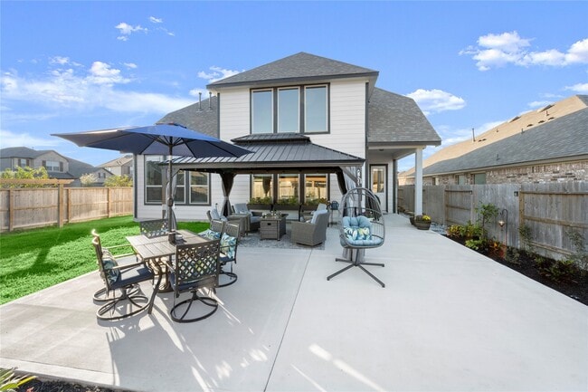Building Photo - 17010 Bainham Forest Trl