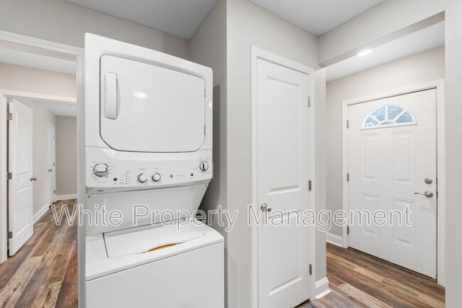 Building Photo - 1302 Venus St