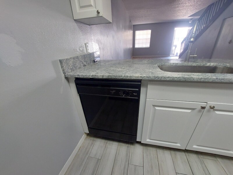 Building Photo - 4871 W McElroy Ave