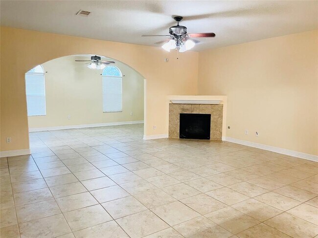 Building Photo - 19310 Hillside Springs Cir