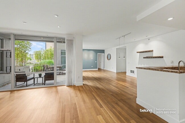 Building Photo - 235 Berry St