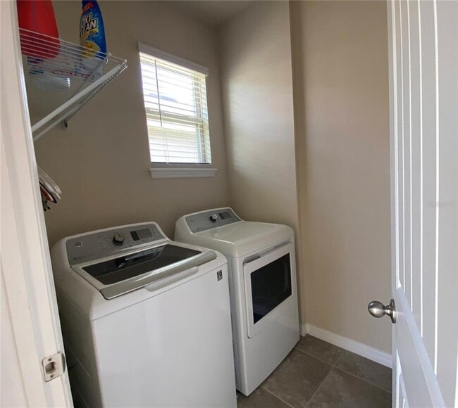 Building Photo - 9969 Tawny Mdw Aly
