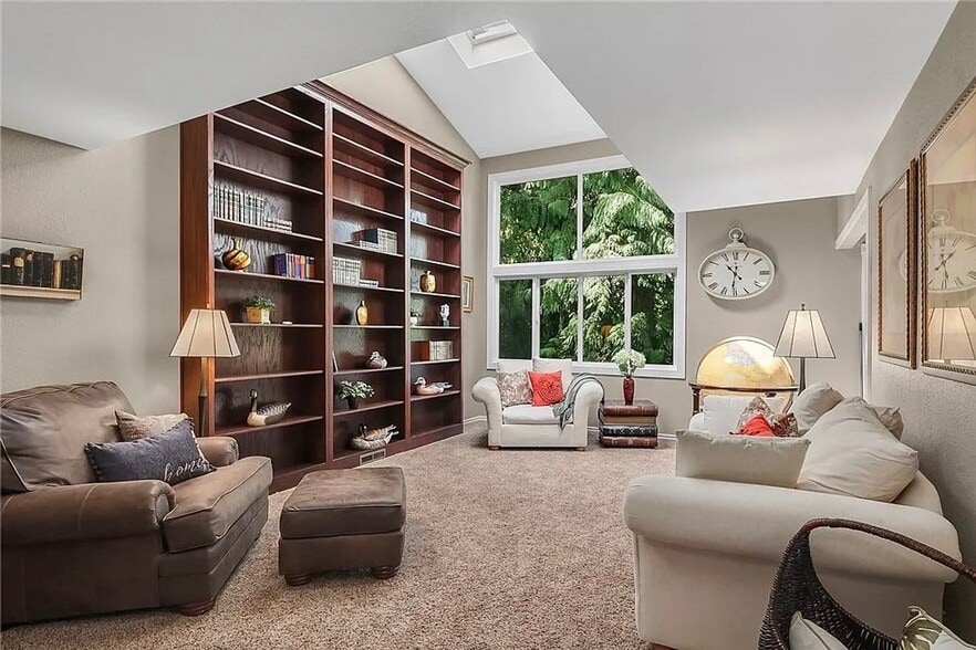 Building Photo - Bellevue Townhouse!!