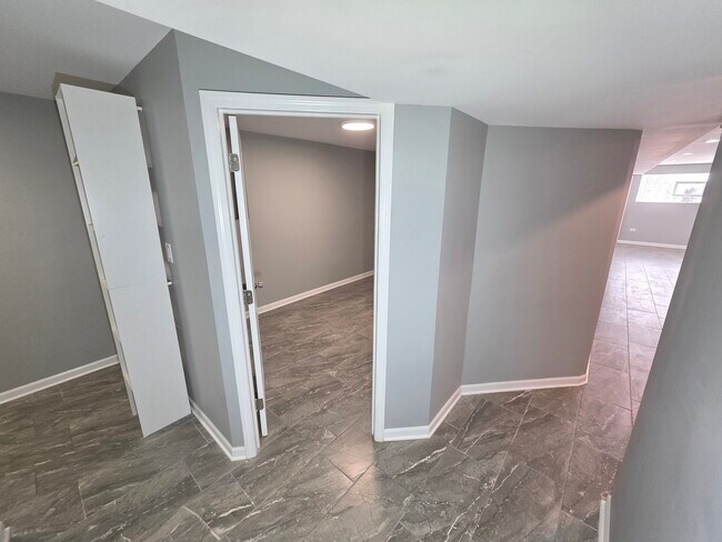 Building Photo - 5134 W Henderson St