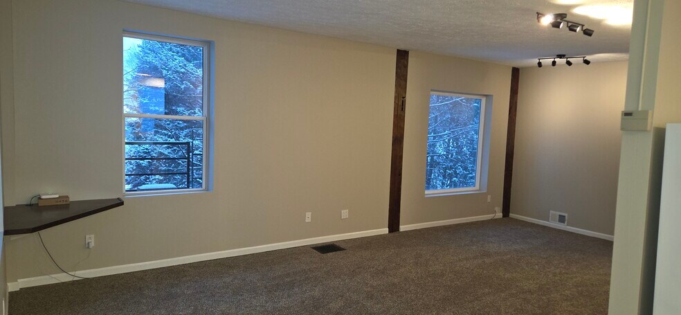 Building Photo - 484 Merchants Rd