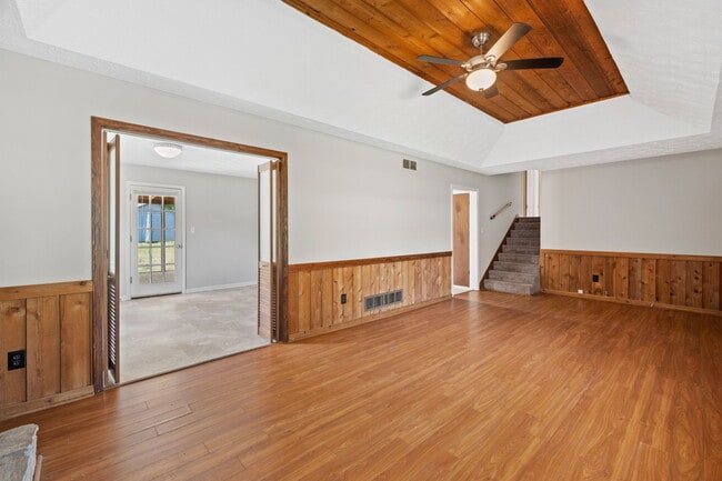 Building Photo - 58 6th Ave