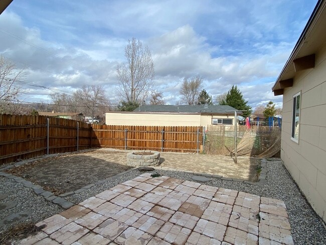 Building Photo - Home in Stead