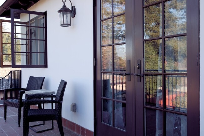 Building Photo - 1215 Altamead Dr