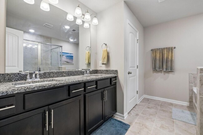 Building Photo - 1045 Enclave Ave
