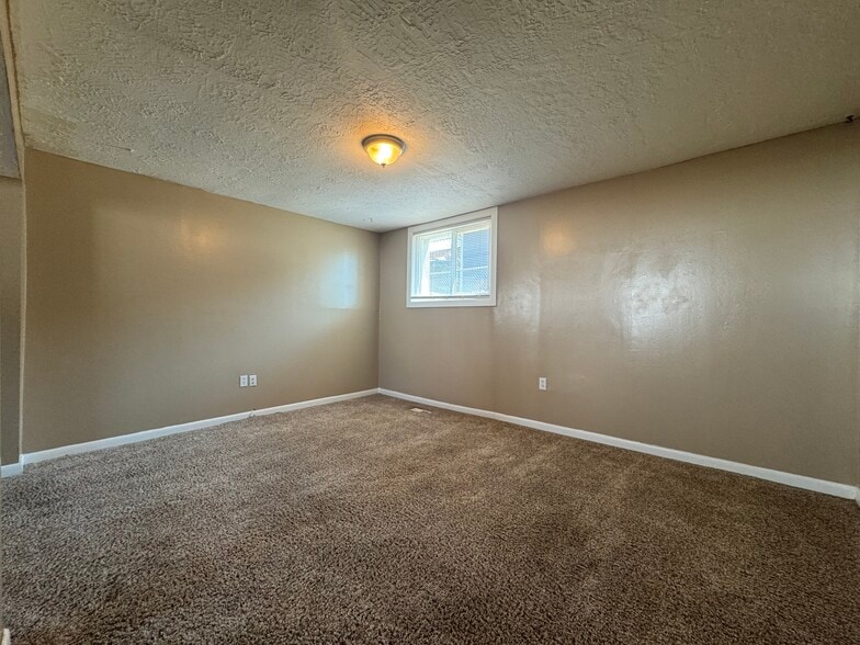 Building Photo - 7665 S 1000 E