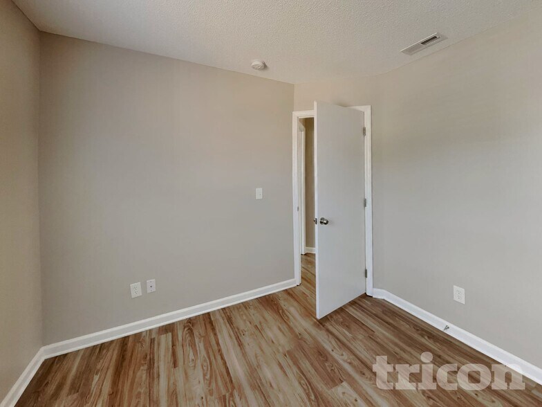 Building Photo - 3120 Riverbrooke Dr