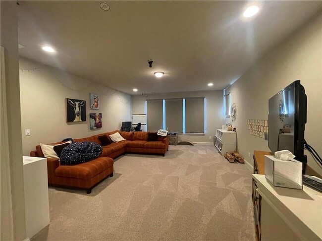 Building Photo - 1404 SW Madison Ave