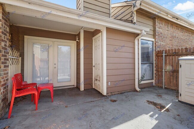 Building Photo - 2101 Park Willow Ln