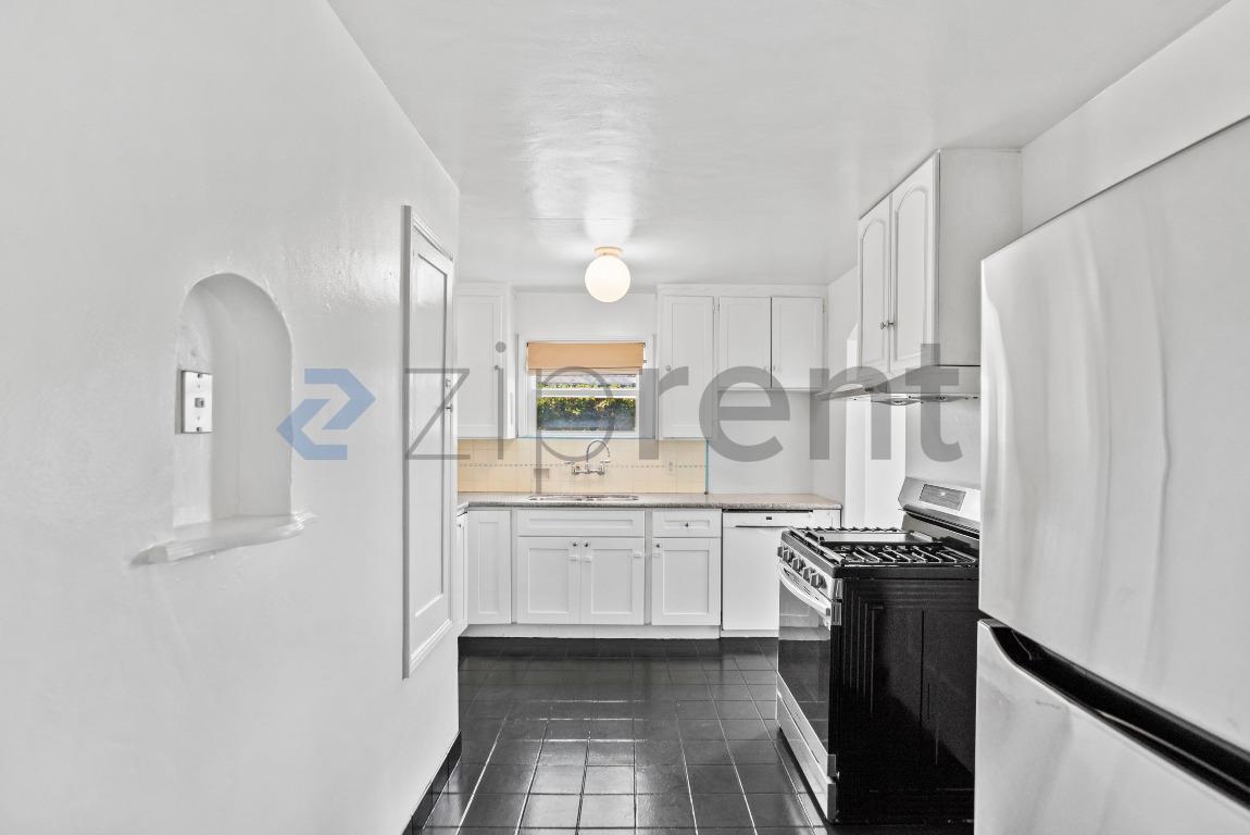 Building Photo - Unit
