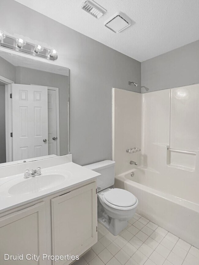Building Photo - 3 br, 2 bath House - 1015 Mockingbird Lane
