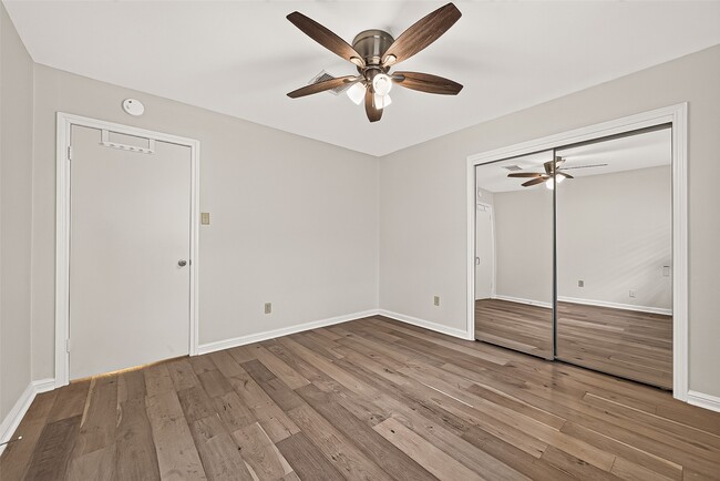 Building Photo - 12411 Pinerock Ln