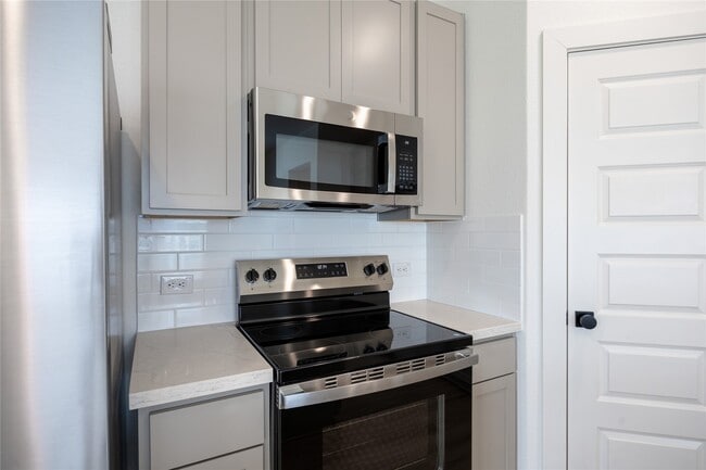 Building Photo - 1951 Longmire Villas Ct