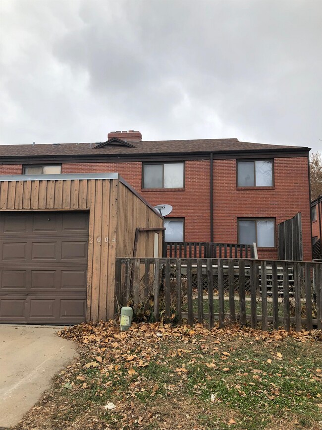 Building Photo - 2004 Spencer St